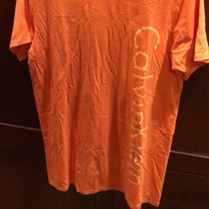 T-shirt men’s xl- runs small